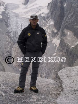 Luis Basarrate. Guia de Alta Montaña. Argentiere. Alpes
Palabras clave: Luis Basarrate. Guia de Alta Montaña. Argentiere. Alpes